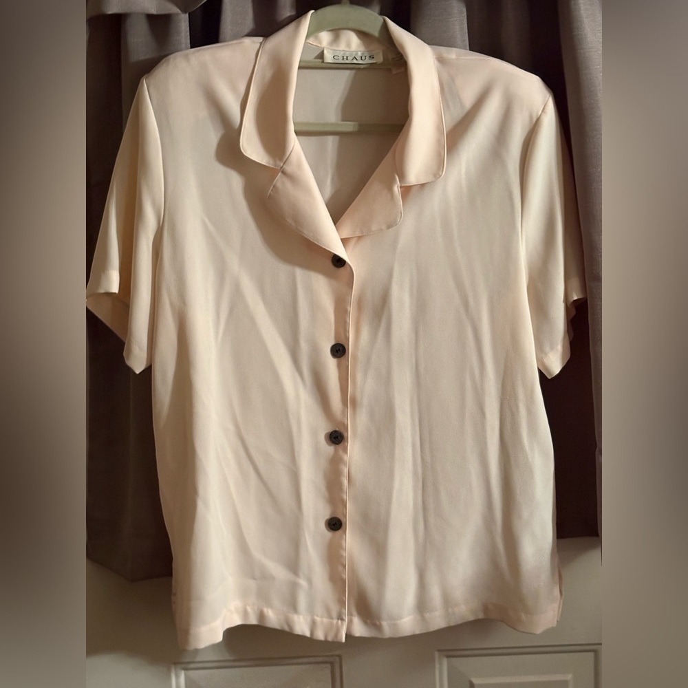 Vintage Ladies Button- down short sleeve blouse . Chaus - sz  18  shoulder pads